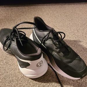 lululemon blissfeel running shoe b&w size 7
